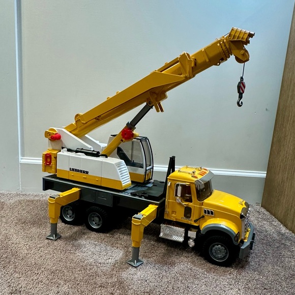 EUC Bruder MACK Granite Liebherr Crane Truck - Picture 3 of 10